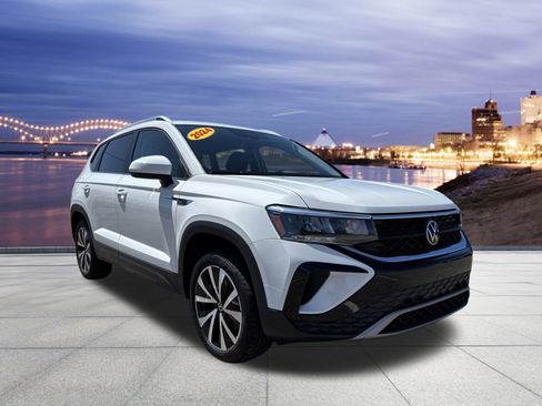 Used 2024 Volkswagen Taos SE image 4