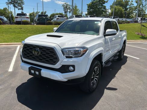 Used 2022 Toyota Tacoma TRD Sport w/ Technology Package AWD/4WD image 5