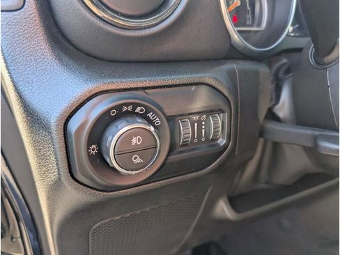 Used 2022 Jeep Gladiator Overland image 17