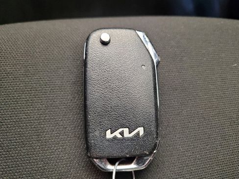 Used 2022 Kia Sorento LX image 32