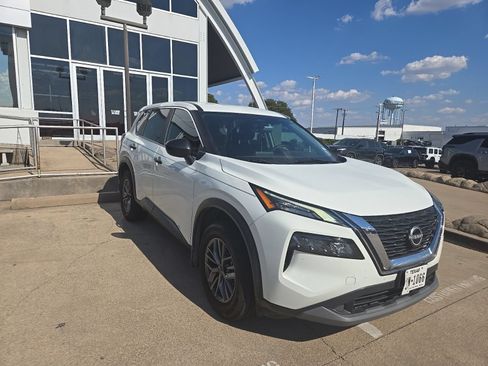 Used 2023 Nissan Rogue S FWD image 3