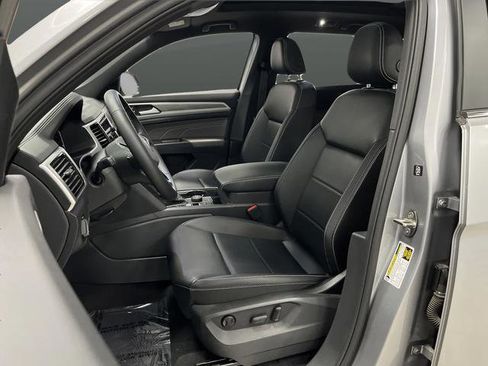 Used 2022 Volkswagen Atlas Cross Sport SE w/ Panoramic Sunroof Package image 4