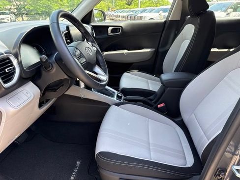 Used 2023 Hyundai Venue SEL FWD image 20