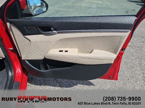 Used 2020 Hyundai Elantra SE FWD image 30