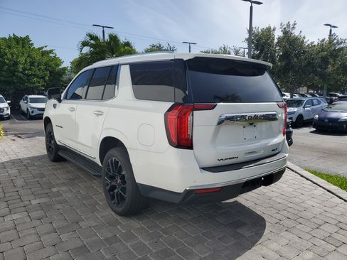 Used 2023 GMC Yukon SLT w/ SLT Premium Package AWD/4WD image 4