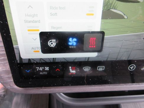 Used 2023 Rivian R1S Launch Edition image 9