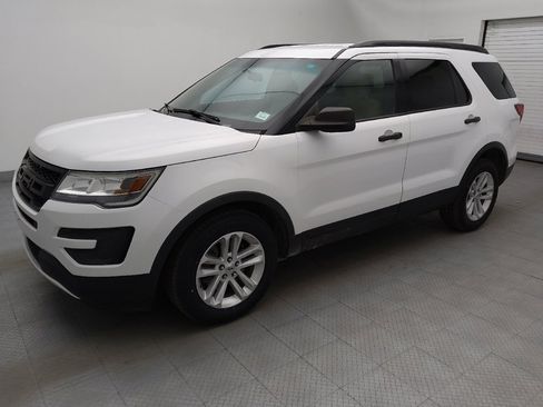Used 2016 Ford Explorer 4WD image 2