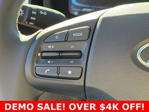 Certified 2025 Hyundai Venue Limited image 27