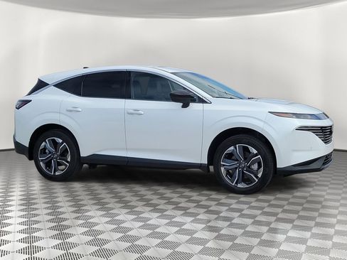 Used 2025 Nissan Murano SV image 3