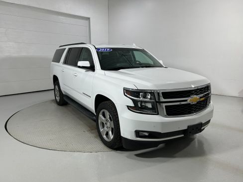 Used 2019 Chevrolet Suburban LT AWD/4WD image 2