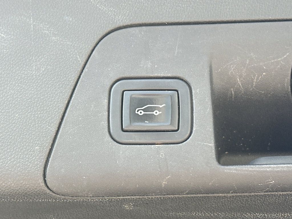 Used 2022 Buick Envision Essence w/ Safety Package FWD image 37