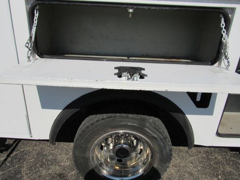 Used 2017 Ford F550 2WD Crew Cab Super Duty image 21