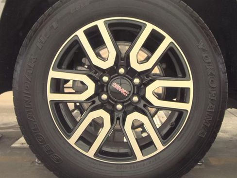Used 2024 GMC Yukon AT4 w/ Technology Package AWD/4WD image 10