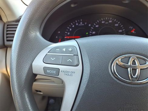 Used 2011 Toyota Camry LE image 19