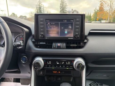 Used 2022 Toyota RAV4 XLE Premium image 18