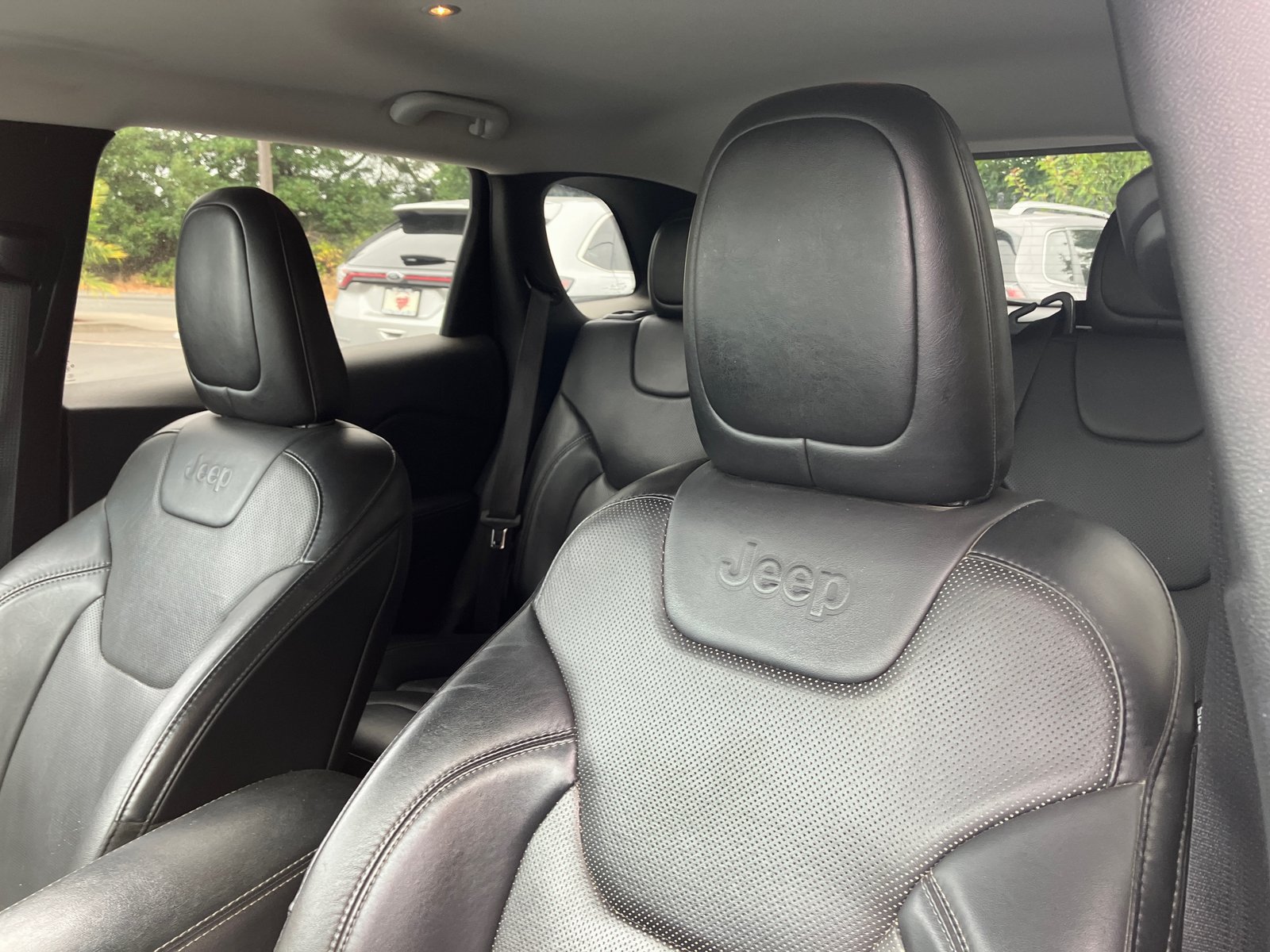 Used 2019 Jeep Cherokee Limited AWD/4WD image 11