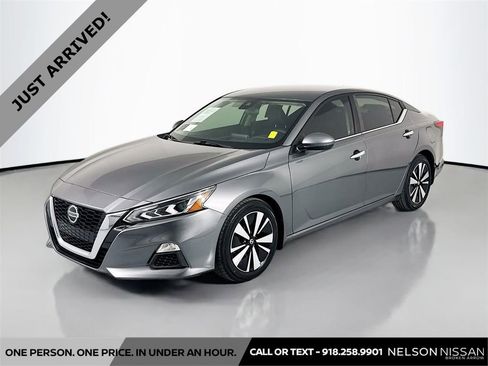 Certified 2022 Nissan Altima 2.5 SV image 1