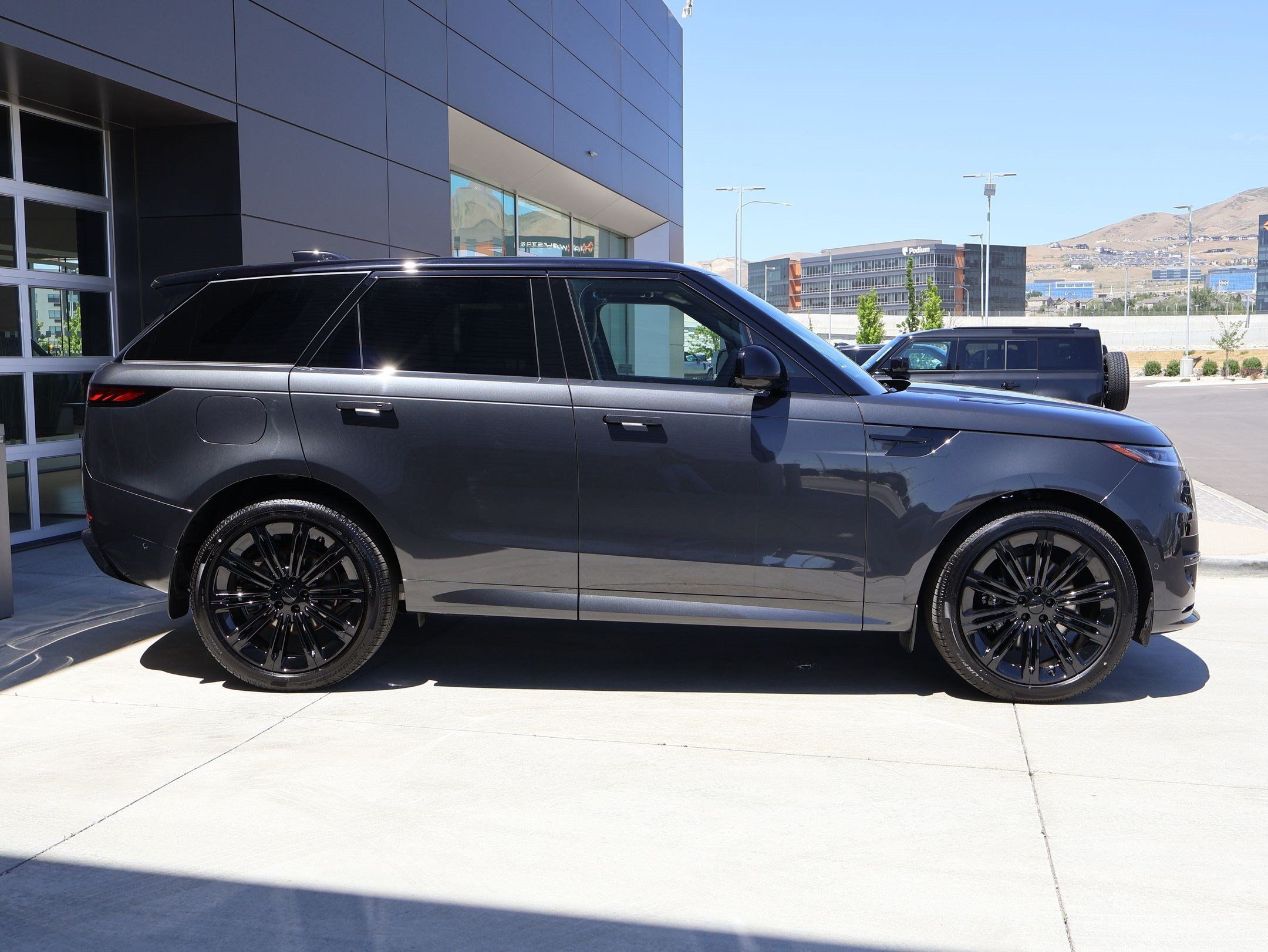 New 2026 Land Rover Range Rover Sport Dynamic SE AWD/4WD image 4