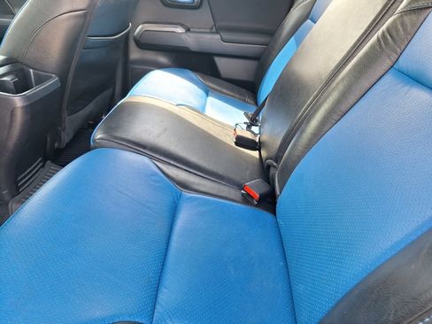 Used 2018 Toyota Tacoma TRD Sport AWD/4WD image 21