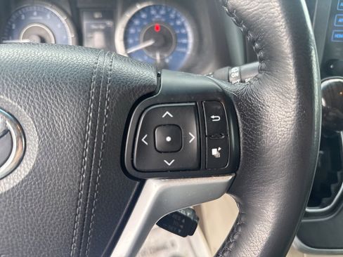 Used 2016 Toyota Sienna XLE image 11