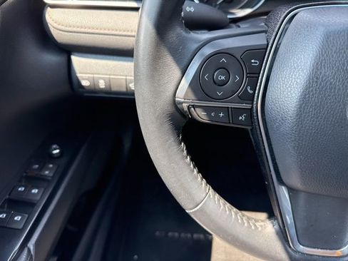 Used 2020 Toyota Camry XLE image 19