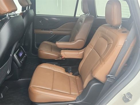 Used 2022 Lincoln Aviator Reserve w/ Elements Package Plus image 27