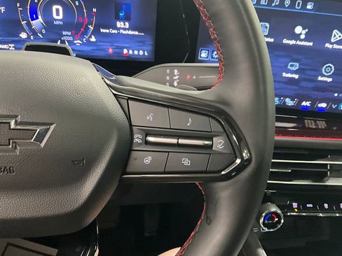 Used 2024 Chevrolet Traverse RS image 16