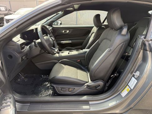 Used 2025 Ford Mustang Convertible RWD image 17