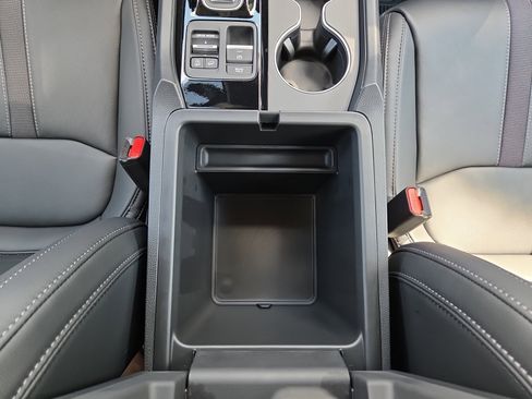 New 2025 Honda Pilot Touring image 32