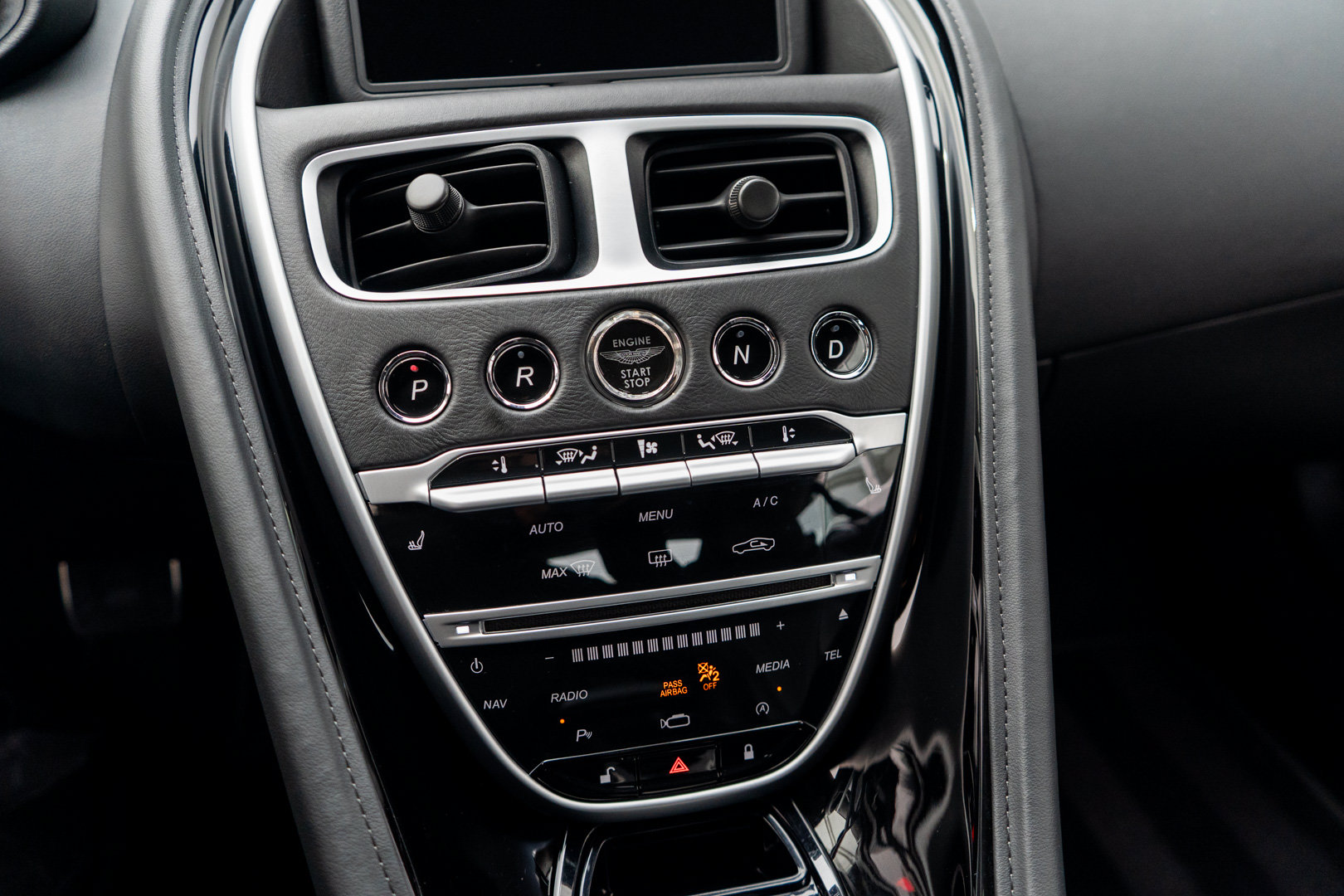 Used 2019 Aston Martin DB11 Coupe RWD image 17