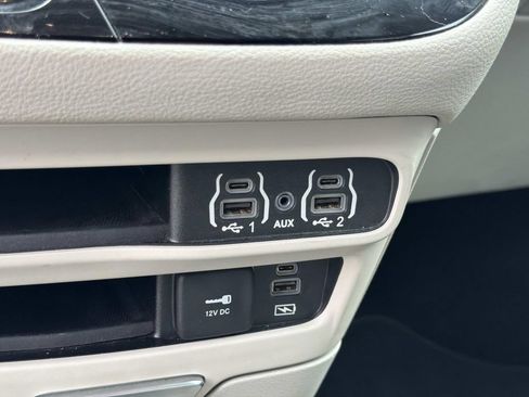 Used 2022 Chrysler Pacifica Touring-L FWD image 31
