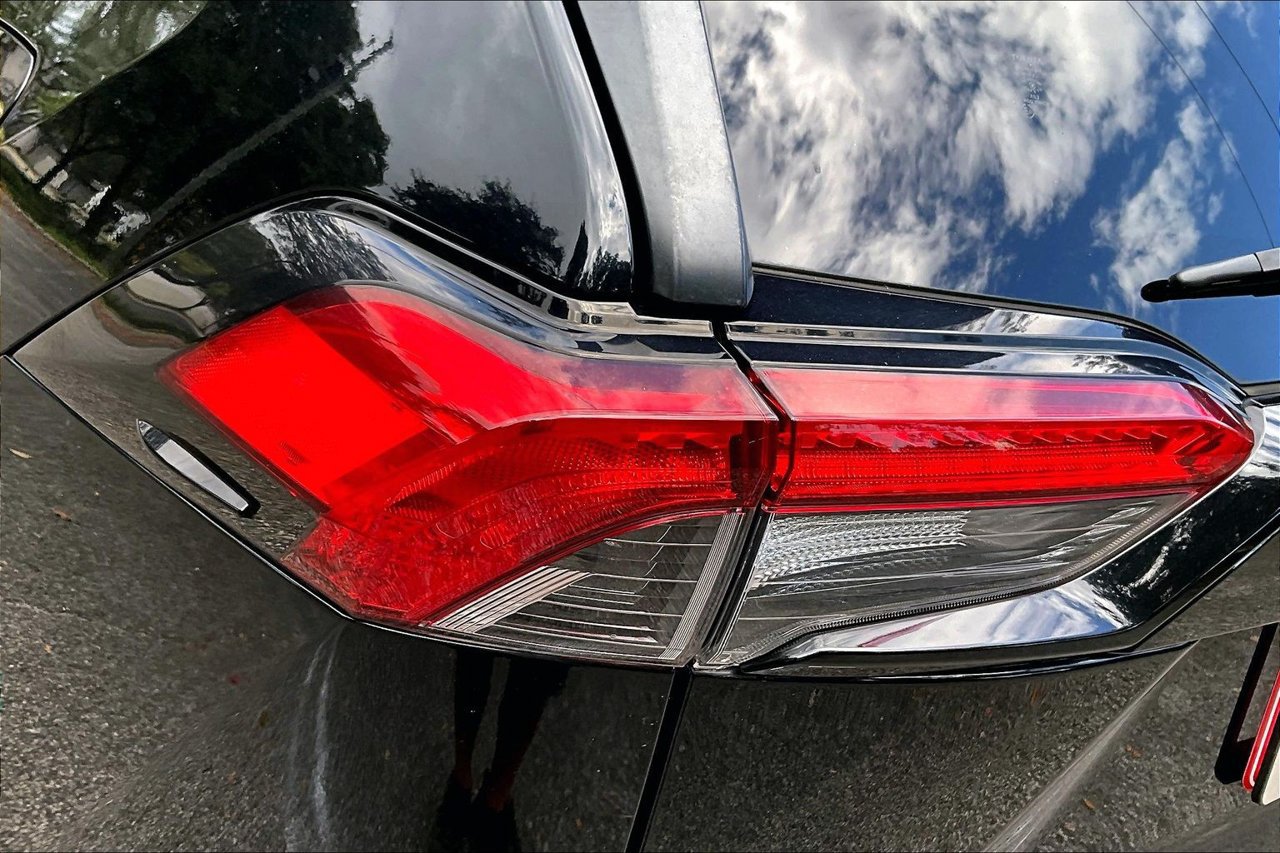 Used 2020 Toyota RAV4 LE AWD/4WD image 20