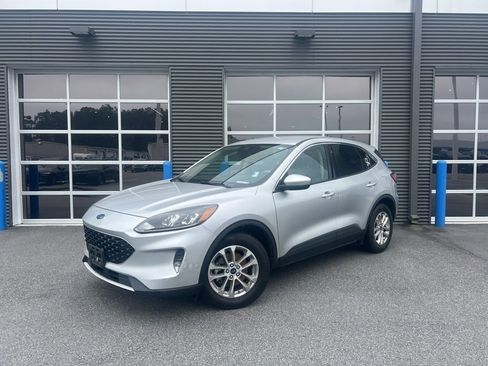 Used 2020 Ford Escape SE image 1