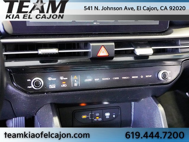 Certified 2026 Kia Sportage EX w/ EX Panorama Roof Package FWD image 32