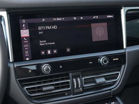 Certified 2024 Porsche Macan S AWD/4WD image 18