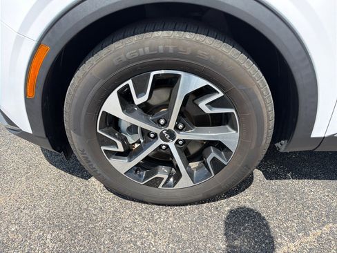 Used 2023 Kia Sportage EX FWD image 11