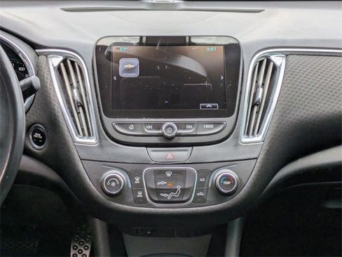 Used 2017 Chevrolet Malibu LT image 20