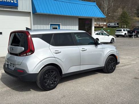 Used 2021 Kia Soul LX image 5