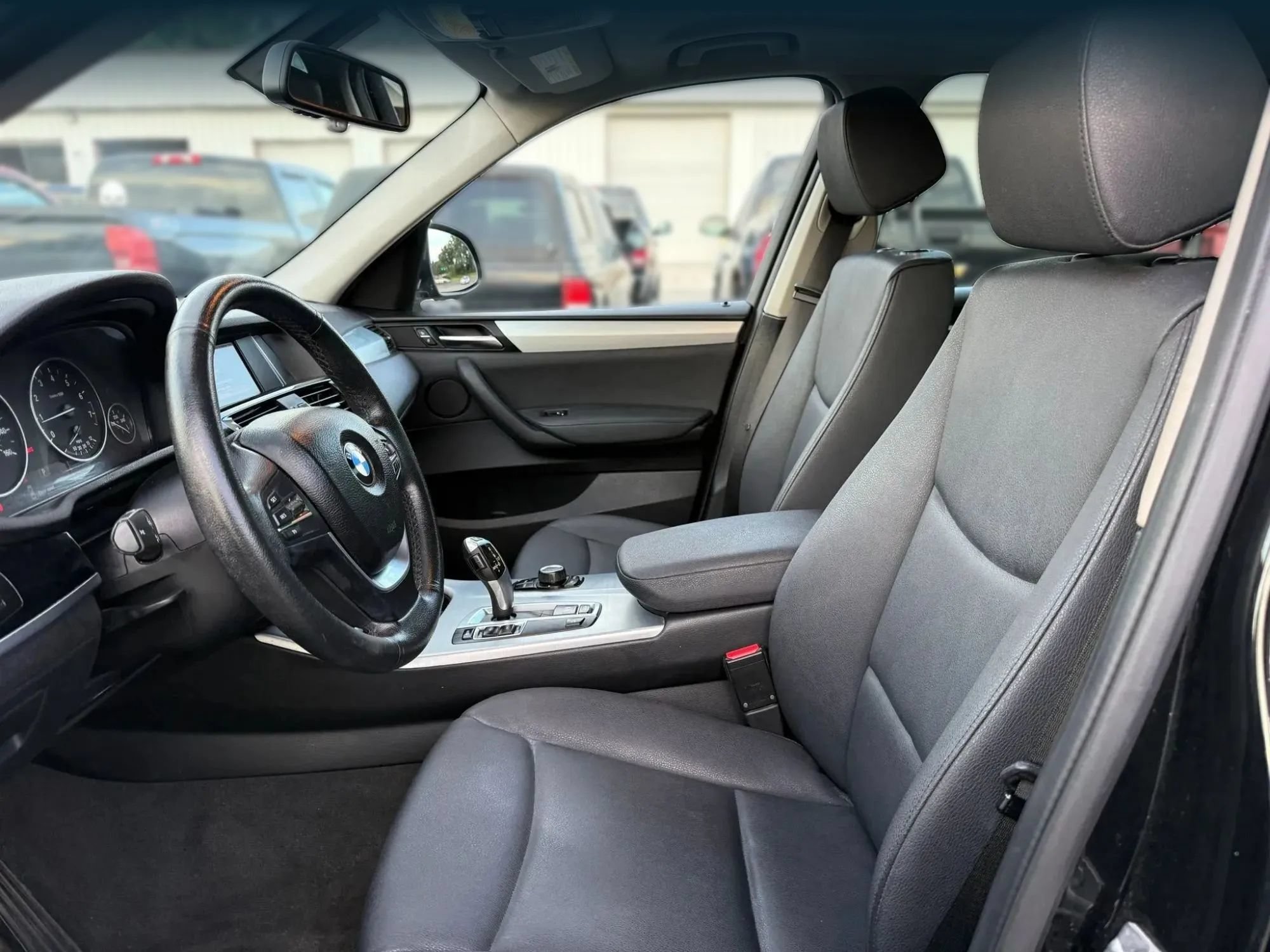 Used 2017 BMW X3 xDrive28i AWD/4WD image 2