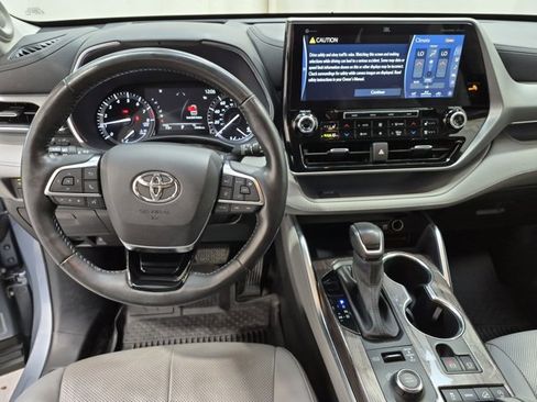 Used 2021 Toyota Highlander Platinum AWD/4WD image 14