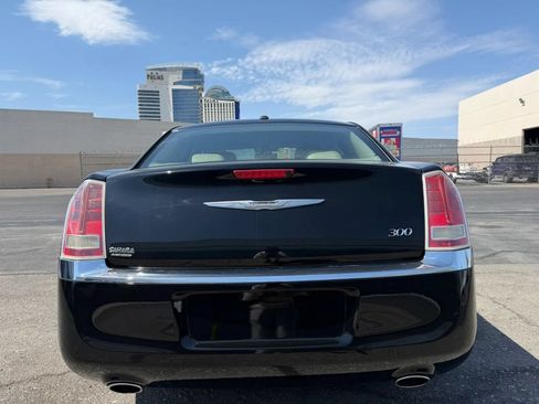 Used 2014 Chrysler 300 RWD image 6