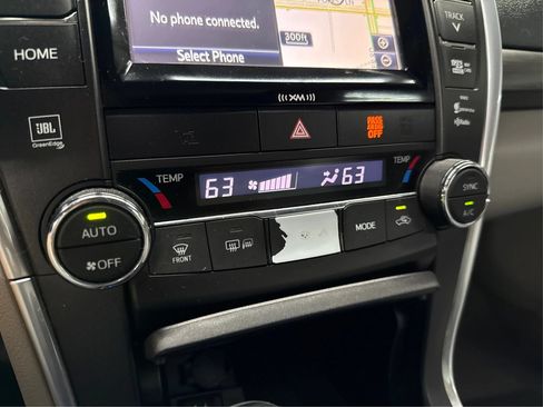 Used 2016 Toyota Camry XLE w/ Moonroof Package FWD image 20