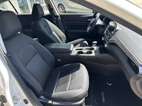 Used 2025 Nissan Altima 2.5 SV FWD image 26
