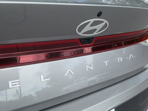 Used 2024 Hyundai Elantra SE FWD image 28