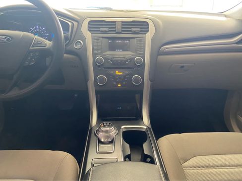 Used 2018 Ford Fusion SE image 18