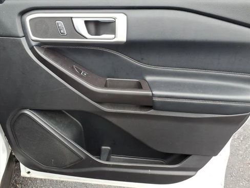 Used 2020 Ford Explorer XLT w/ Equipment Group 202A image 11