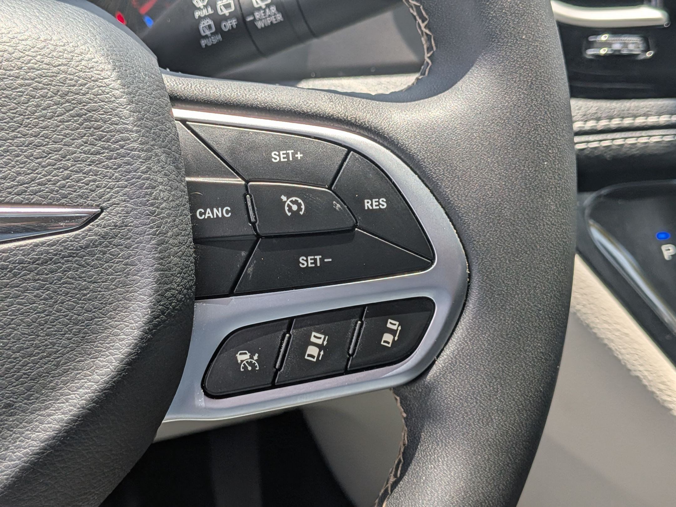 Used 2023 Chrysler Pacifica Touring-L FWD image 13