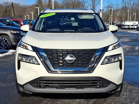 Used 2022 Nissan Rogue SV w/ SV Premium Package image 2