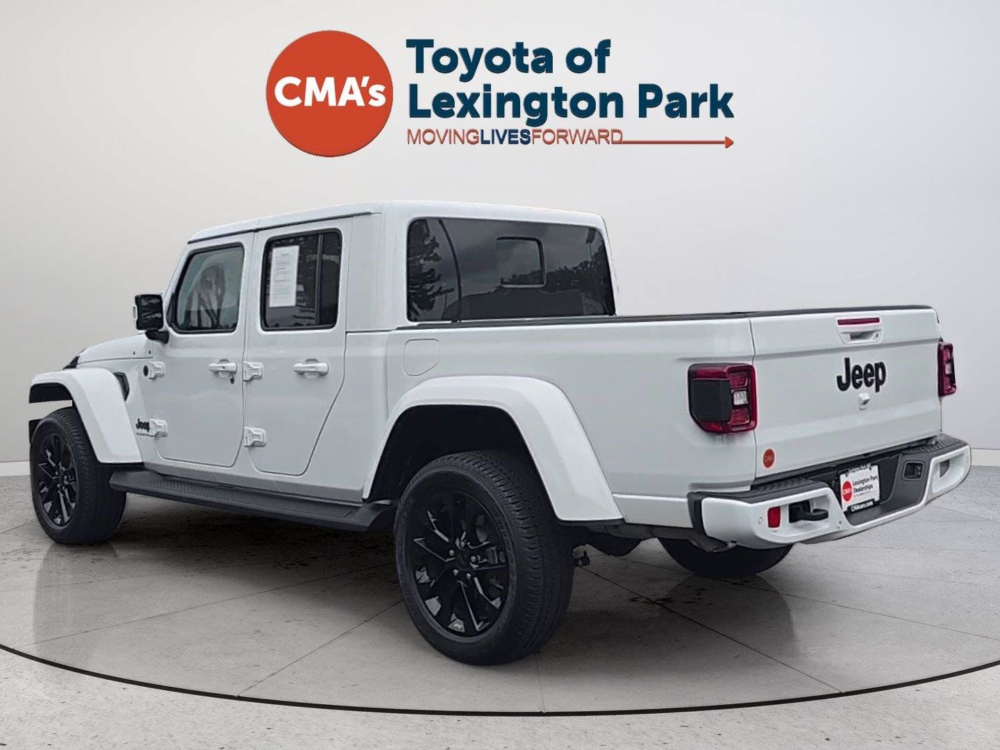 Used 2023 Jeep Gladiator Overland AWD/4WD image 3