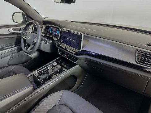 Used 2024 Volkswagen Atlas Cross Sport SE image 34